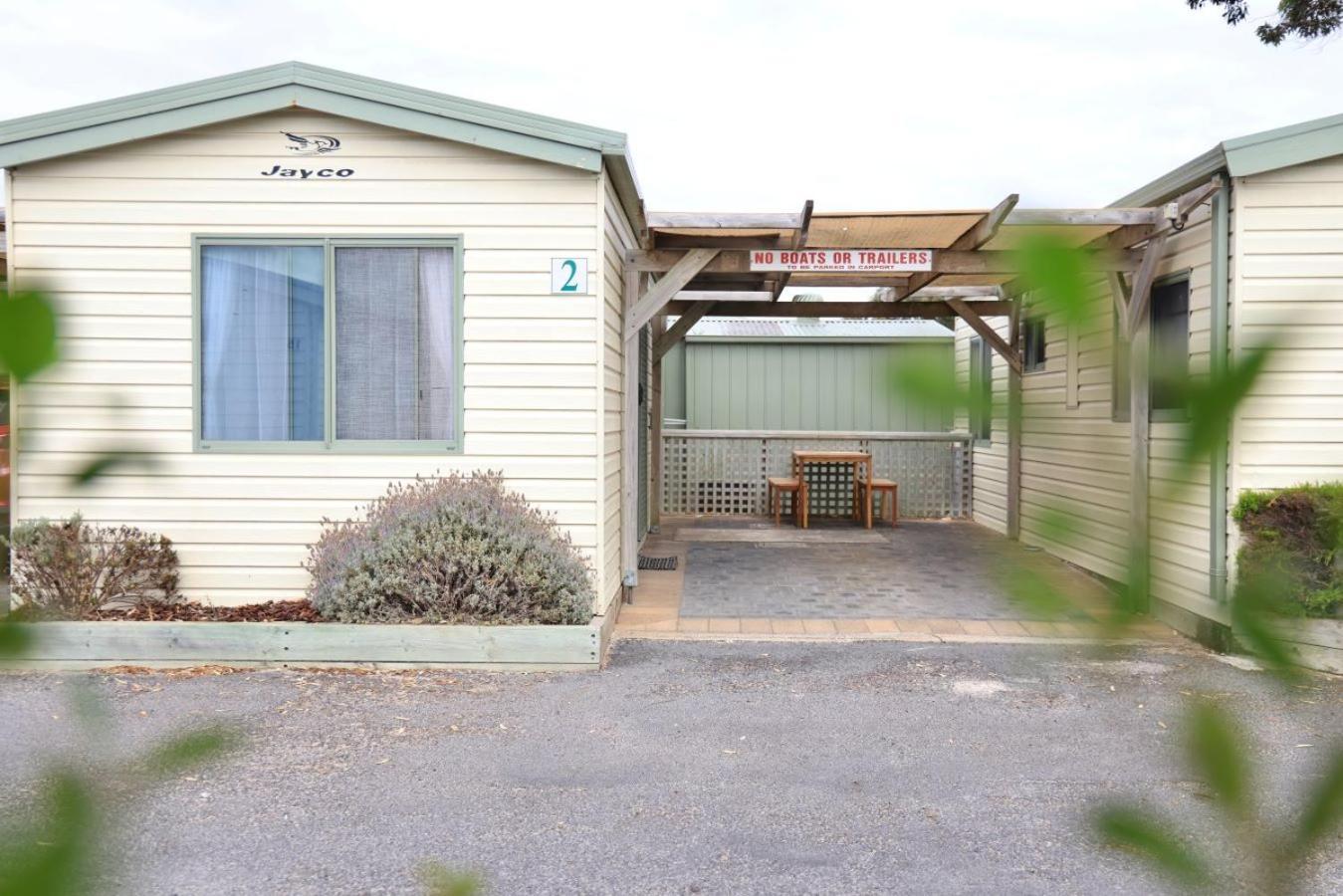 Sea Vu Caravan Park Роб Екстер'єр фото