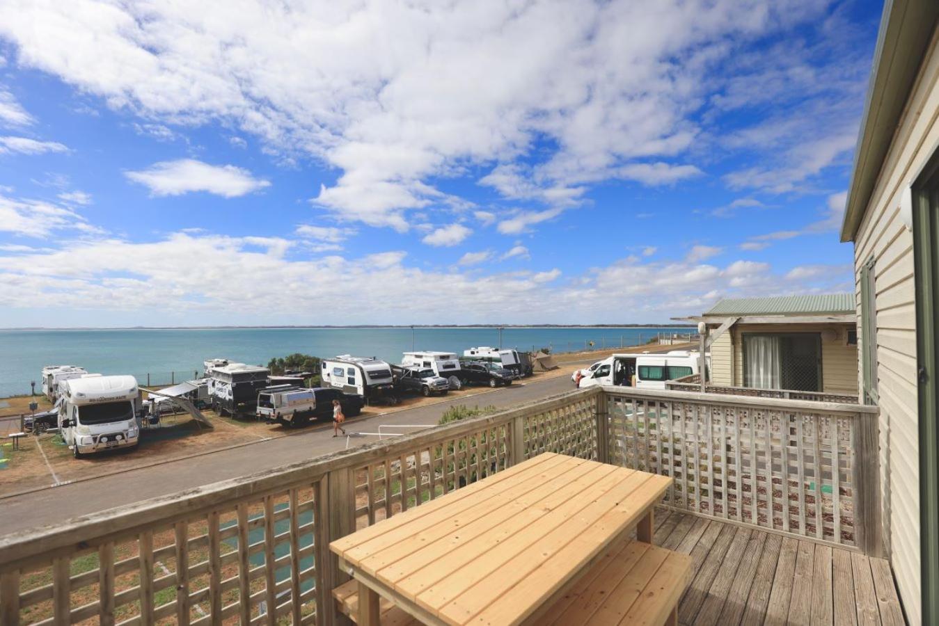 Sea Vu Caravan Park Роб Екстер'єр фото