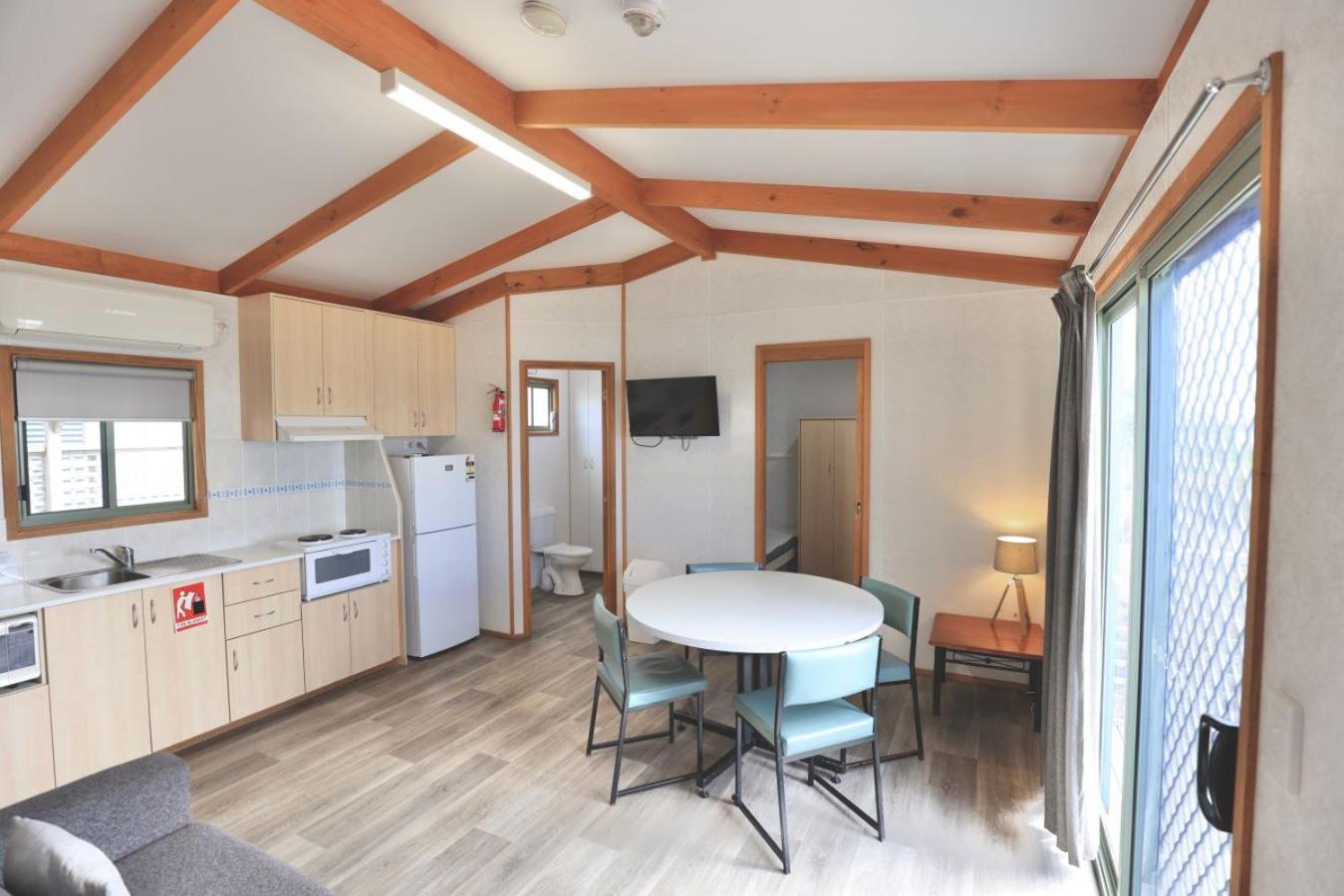 Sea Vu Caravan Park Роб Екстер'єр фото