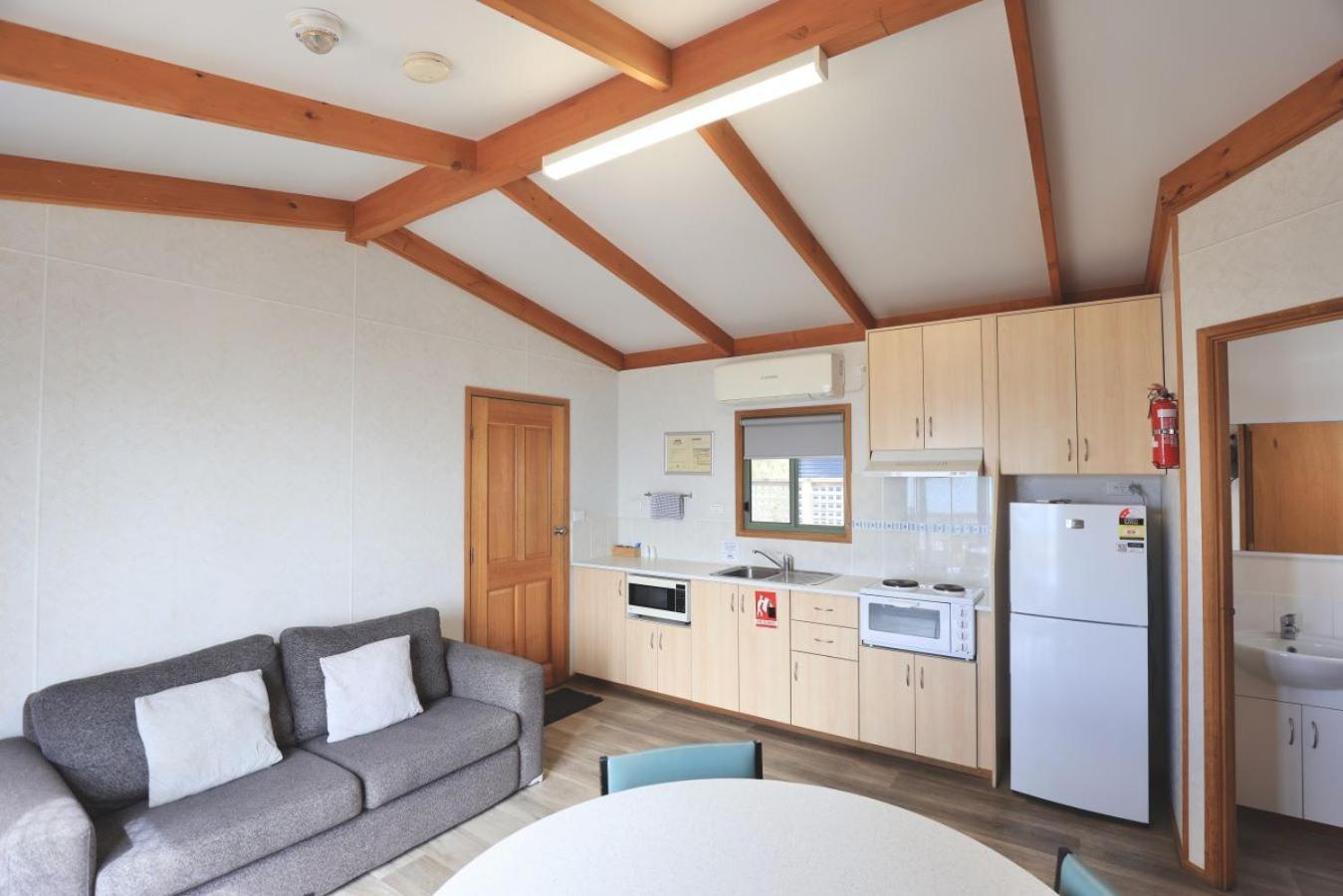 Sea Vu Caravan Park Роб Екстер'єр фото
