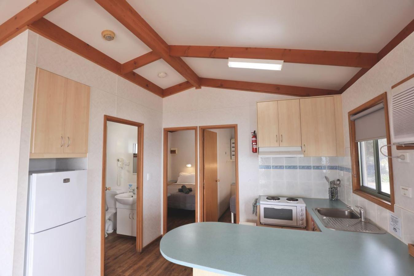 Sea Vu Caravan Park Роб Екстер'єр фото