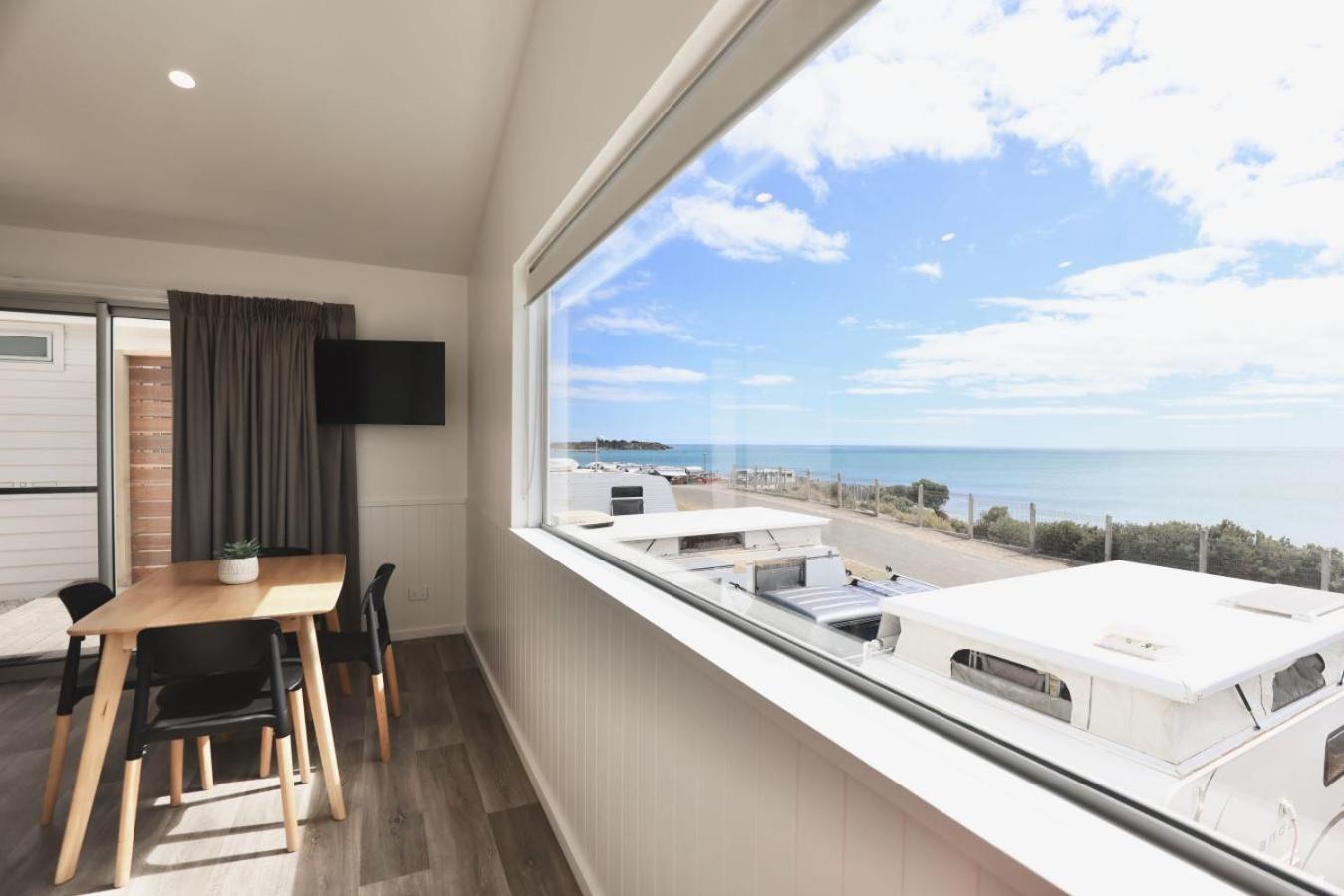Sea Vu Caravan Park Роб Екстер'єр фото