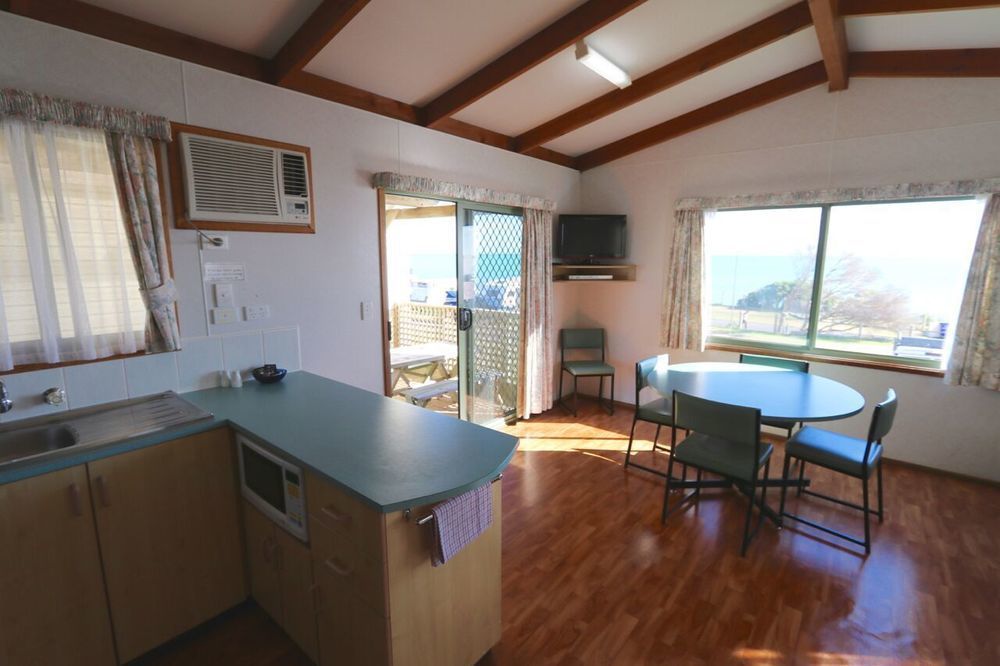 Sea Vu Caravan Park Роб Екстер'єр фото